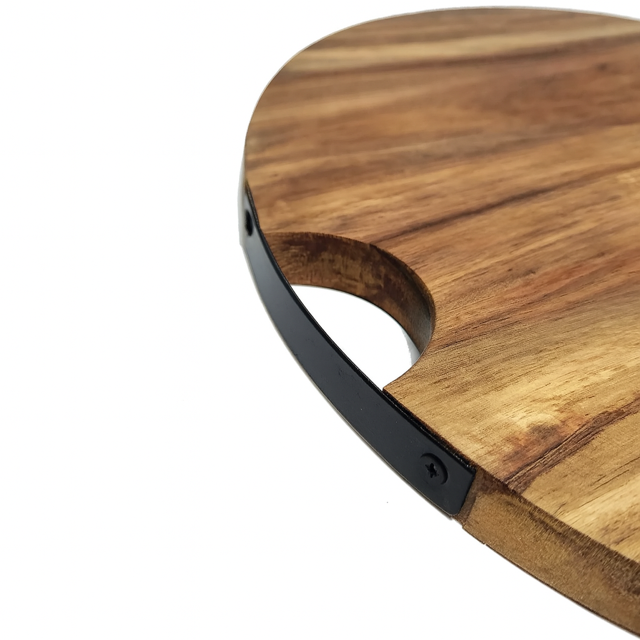 TapasArt tapasplank met stoer metalen handvat detailopname